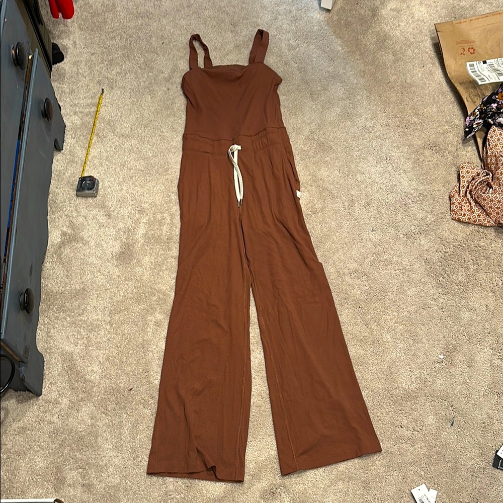 Vuori Women's Jumpsuit Pose Scoop